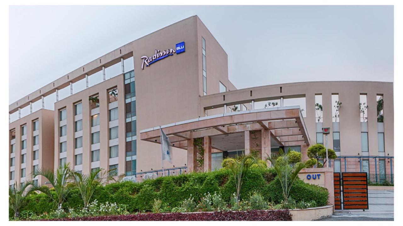 Radisson Blu Hotel Rudrapur Exterior foto